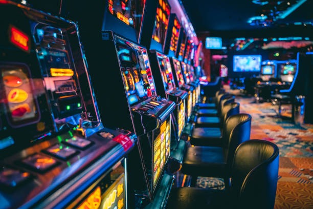 Live blackjack table interface showing closing timer before cards are dealt